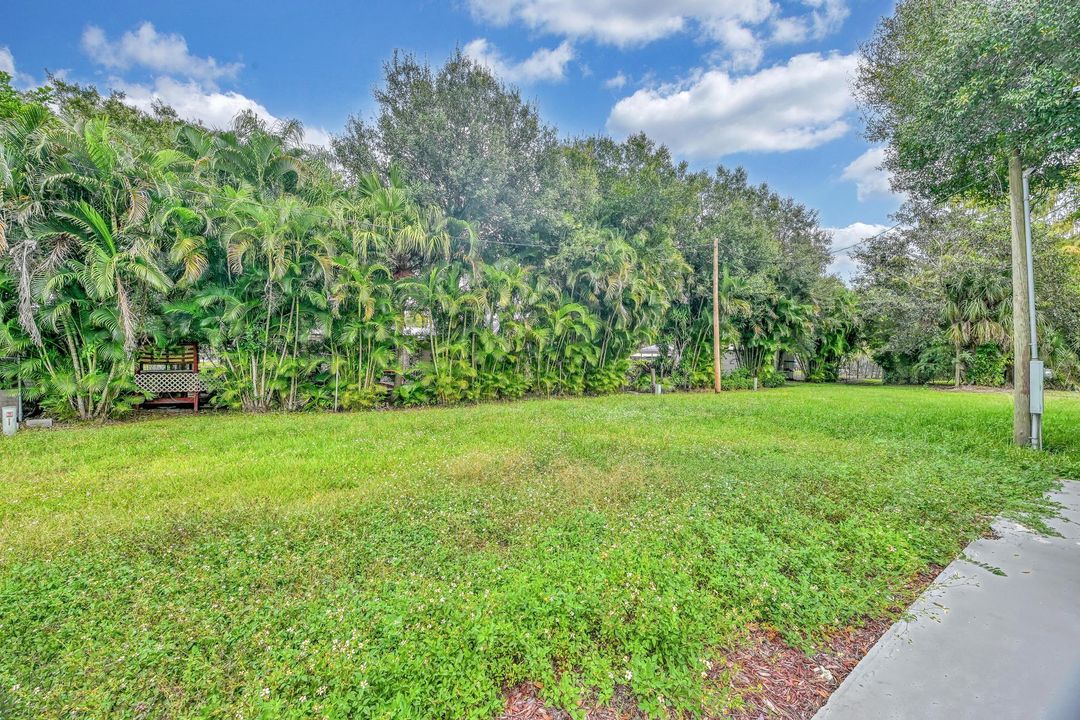 For Sale: $130,000 (2 beds, 1 baths, 672 Square Feet)