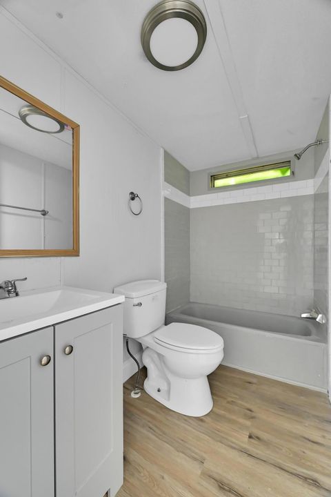 For Sale: $130,000 (2 beds, 1 baths, 672 Square Feet)