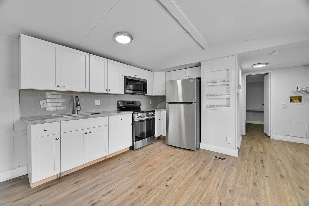 For Sale: $130,000 (2 beds, 1 baths, 672 Square Feet)