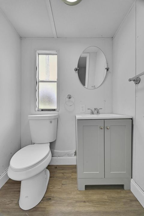 For Sale: $130,000 (2 beds, 1 baths, 672 Square Feet)