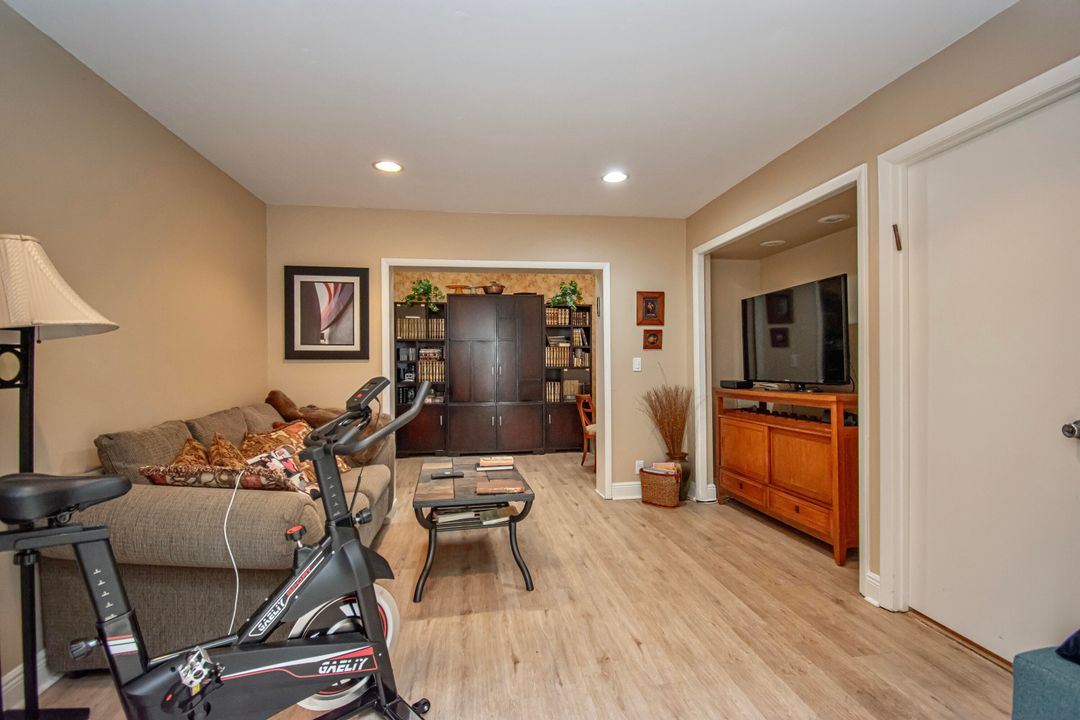 Под контрактом: $895,000 (3 спален, 2 ванн, 1874 Квадратных фут)