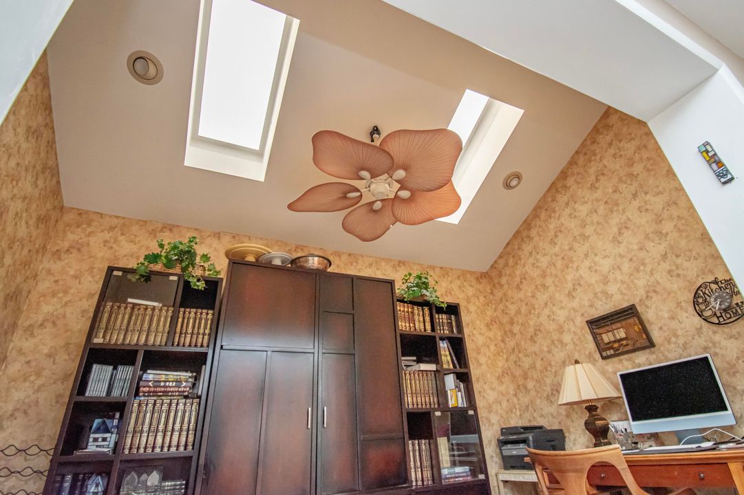 Под контрактом: $895,000 (3 спален, 2 ванн, 1874 Квадратных фут)