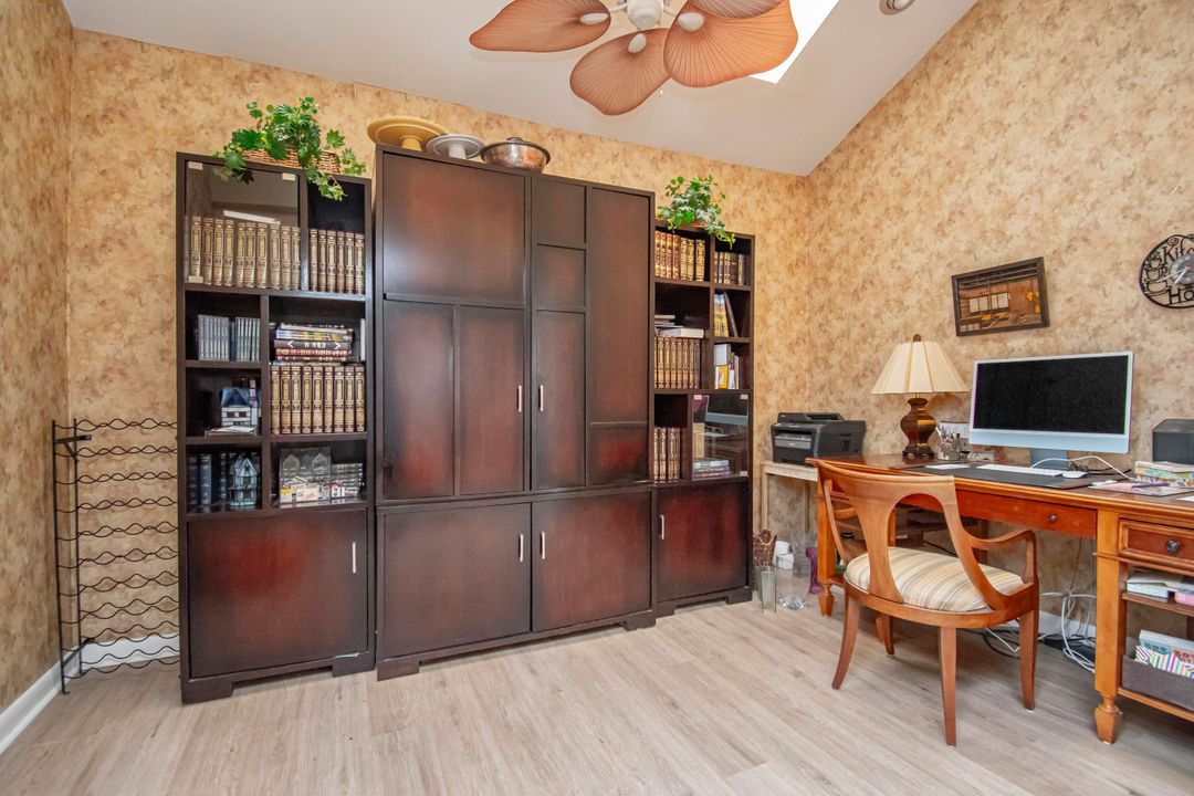 Под контрактом: $895,000 (3 спален, 2 ванн, 1874 Квадратных фут)