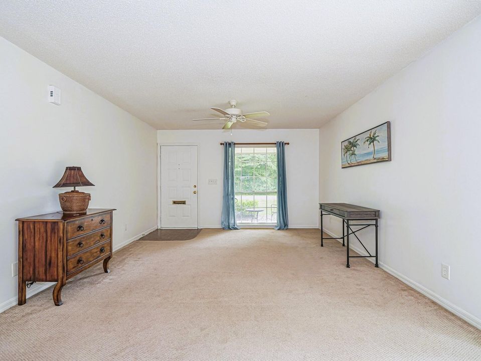 В аренду: $1,800 (2 спален, 1 ванн, 962 Квадратных фут)