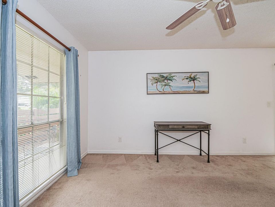 В аренду: $1,800 (2 спален, 1 ванн, 962 Квадратных фут)