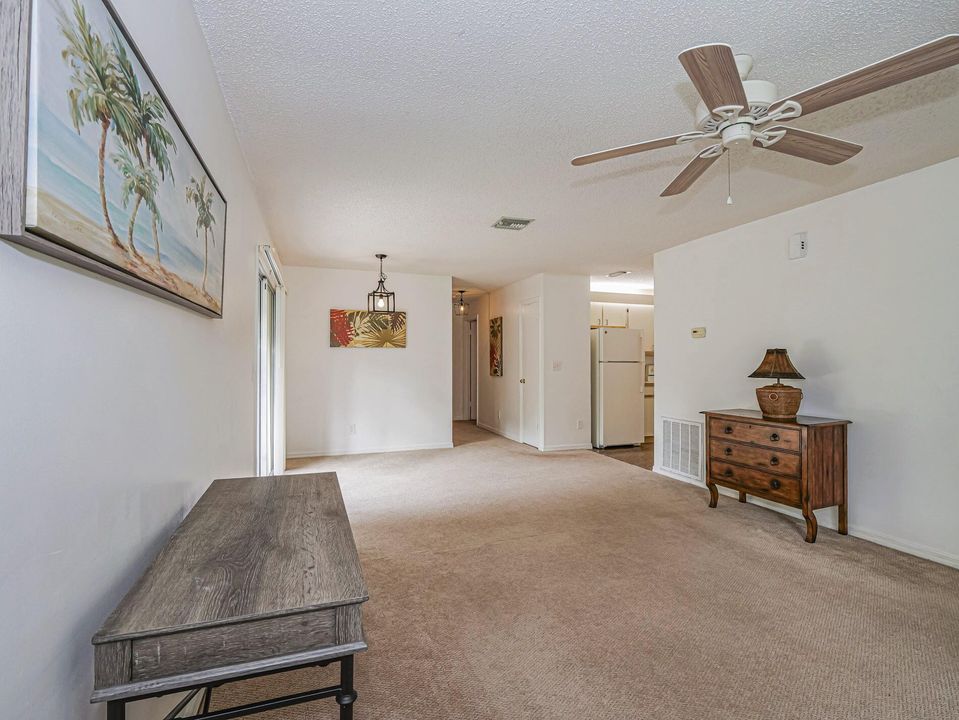 В аренду: $1,800 (2 спален, 1 ванн, 962 Квадратных фут)