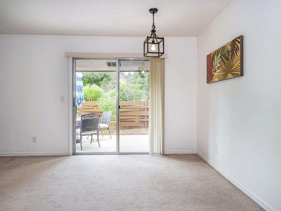 В аренду: $1,800 (2 спален, 1 ванн, 962 Квадратных фут)