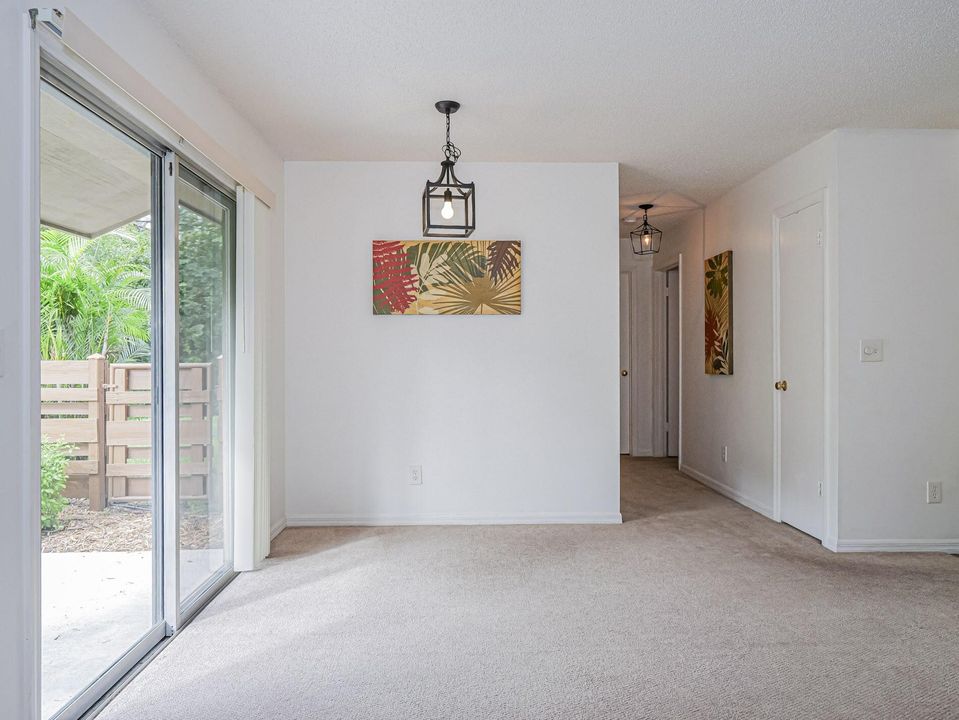 В аренду: $1,800 (2 спален, 1 ванн, 962 Квадратных фут)