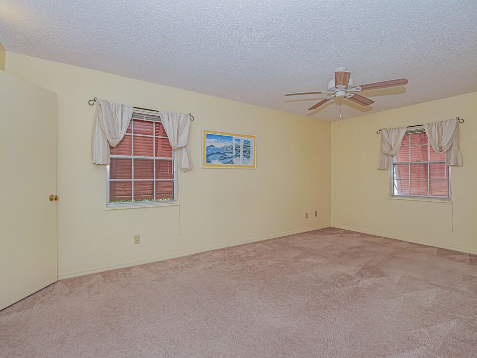 В аренду: $1,800 (2 спален, 1 ванн, 962 Квадратных фут)