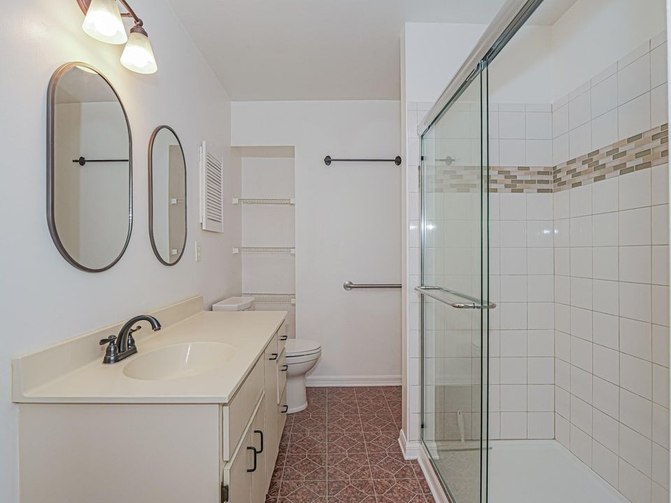 В аренду: $1,800 (2 спален, 1 ванн, 962 Квадратных фут)