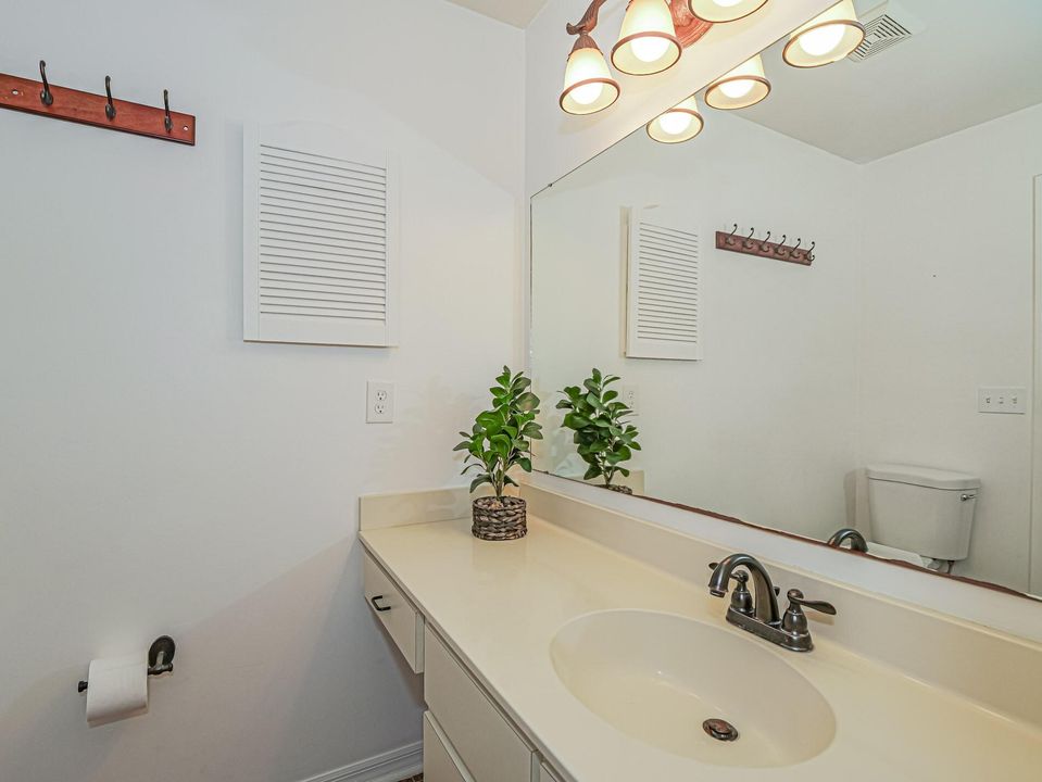 В аренду: $1,800 (2 спален, 1 ванн, 962 Квадратных фут)