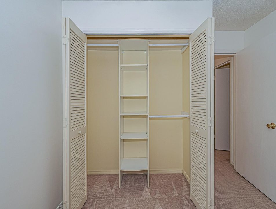 В аренду: $1,800 (2 спален, 1 ванн, 962 Квадратных фут)