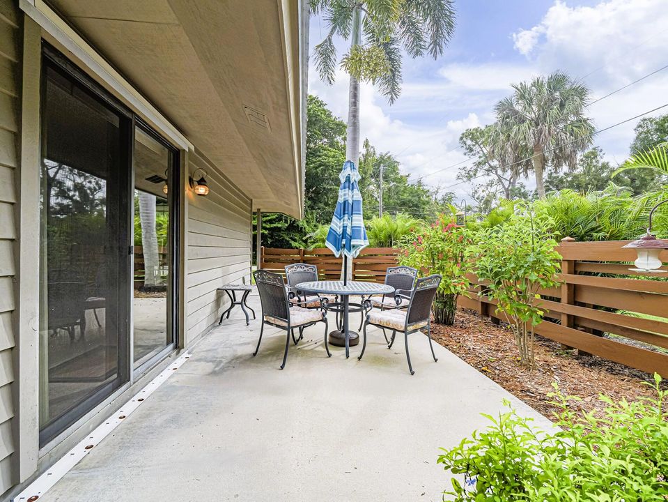 В аренду: $1,800 (2 спален, 1 ванн, 962 Квадратных фут)