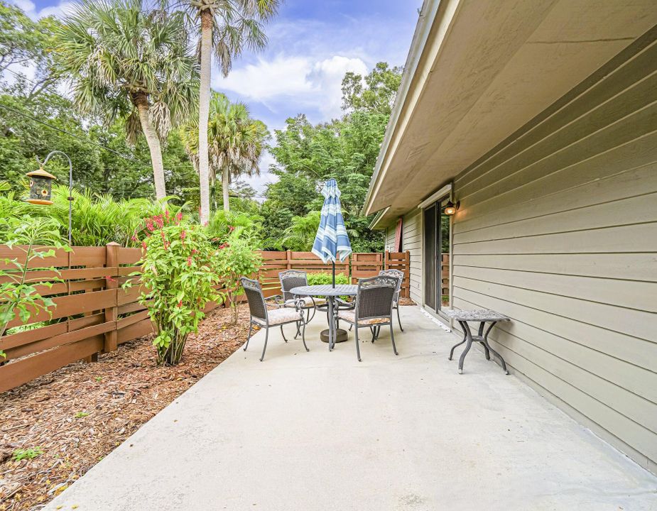 В аренду: $1,800 (2 спален, 1 ванн, 962 Квадратных фут)