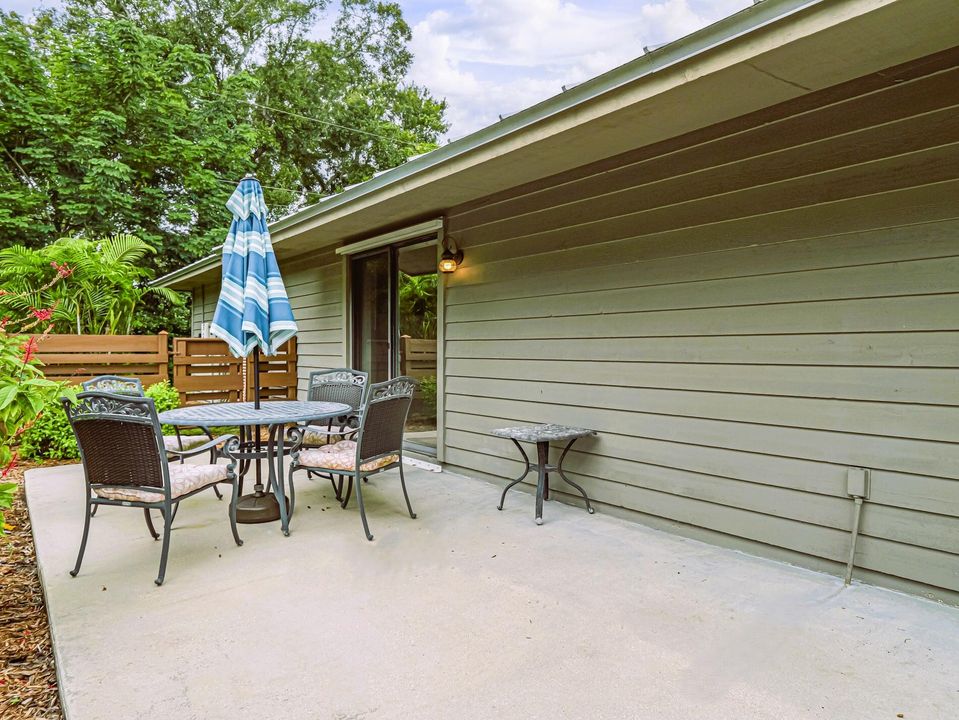 В аренду: $1,800 (2 спален, 1 ванн, 962 Квадратных фут)