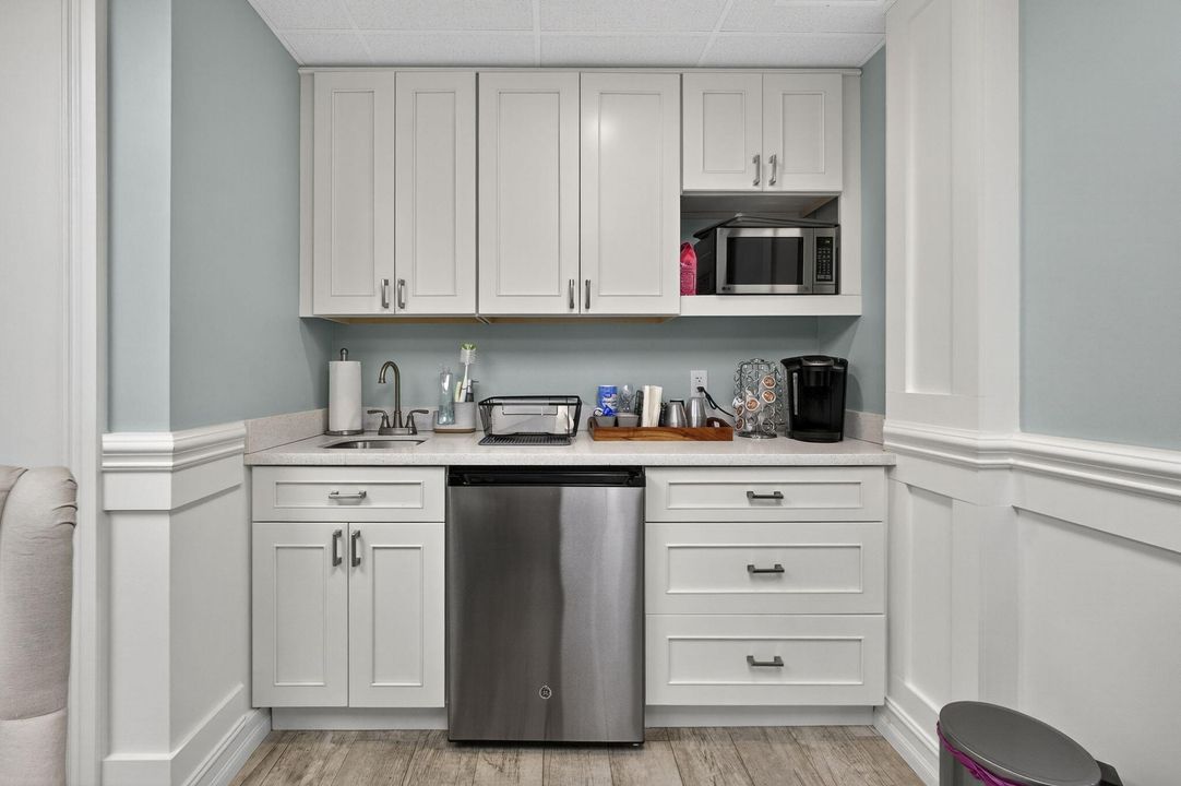 На продажу: $500,000 (0 спален, 0 ванн, 1400 Квадратных фут)