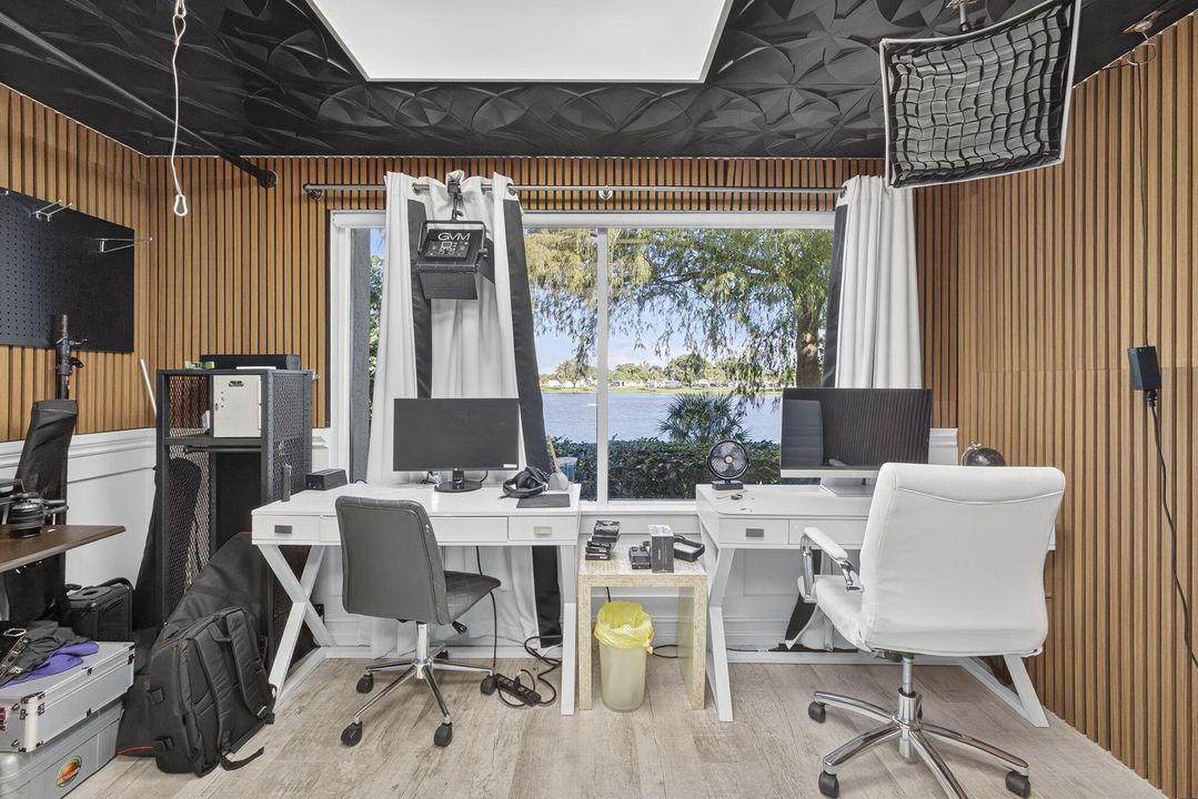 На продажу: $500,000 (0 спален, 0 ванн, 1400 Квадратных фут)