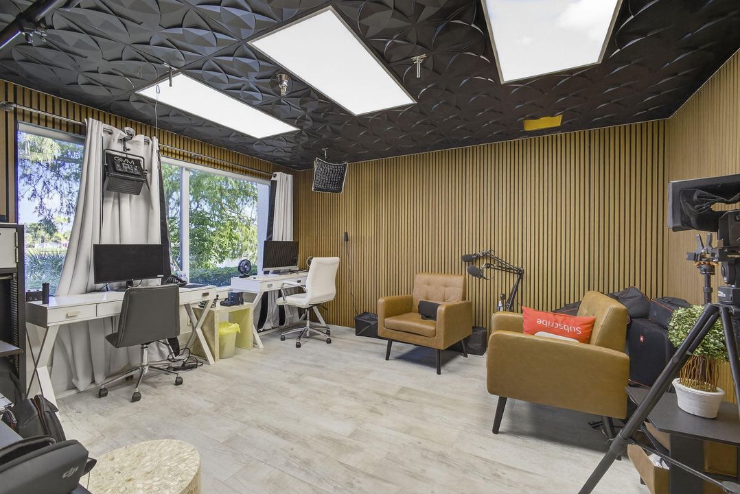 На продажу: $500,000 (0 спален, 0 ванн, 1400 Квадратных фут)