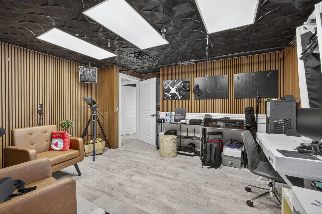 На продажу: $500,000 (0 спален, 0 ванн, 1400 Квадратных фут)