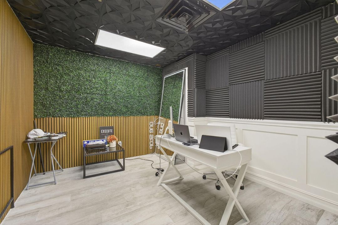 На продажу: $500,000 (0 спален, 0 ванн, 1400 Квадратных фут)