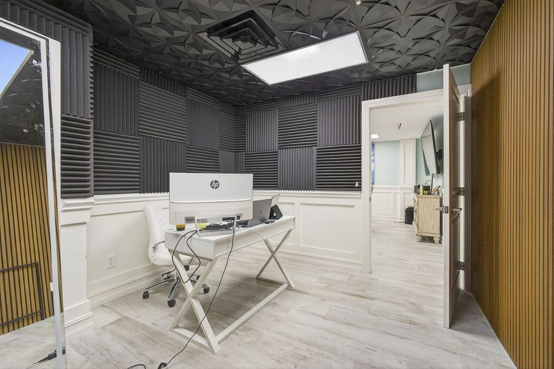 На продажу: $500,000 (0 спален, 0 ванн, 1400 Квадратных фут)