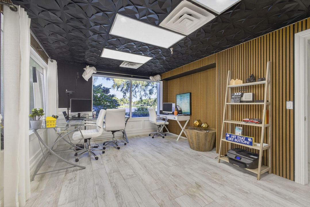 На продажу: $500,000 (0 спален, 0 ванн, 1400 Квадратных фут)