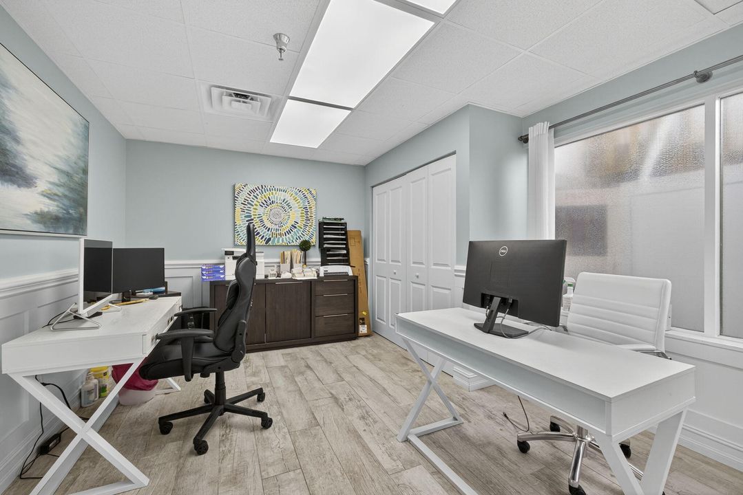 На продажу: $500,000 (0 спален, 0 ванн, 1400 Квадратных фут)