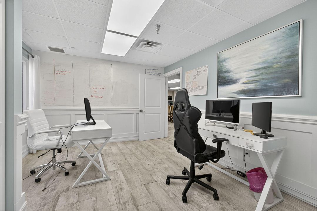 На продажу: $500,000 (0 спален, 0 ванн, 1400 Квадратных фут)