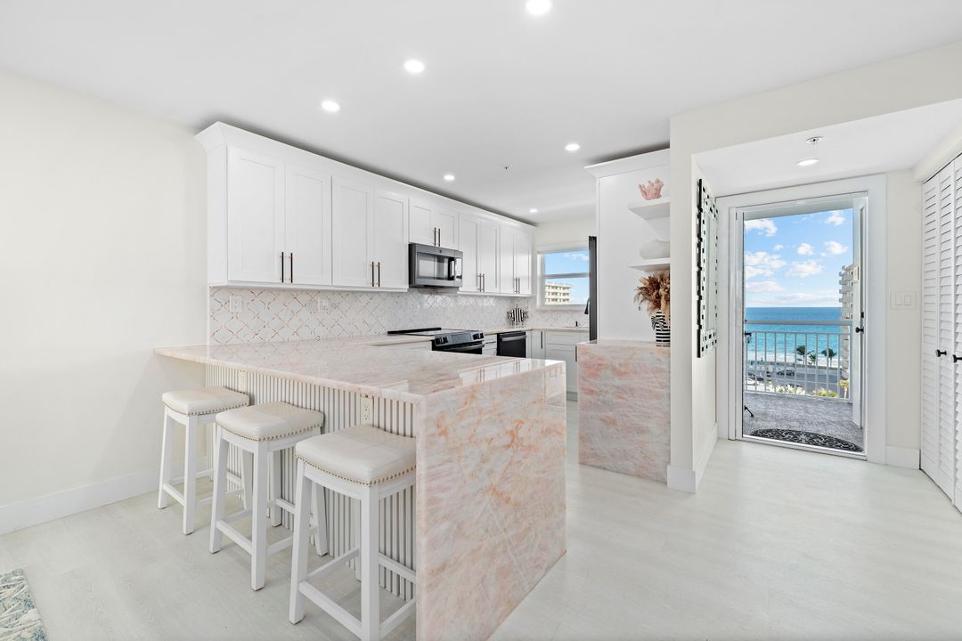 For Sale: $795,000 (2 beds, 2 baths, 1201 Square Feet)