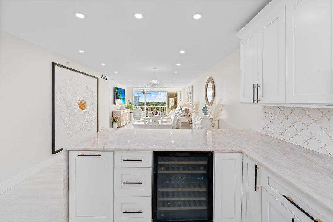 For Sale: $795,000 (2 beds, 2 baths, 1201 Square Feet)