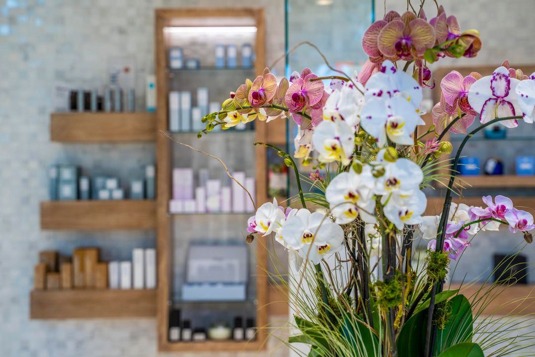 合同活跃: $3,500,000 (5 贝兹, 4 浴室, 4750 平方英尺)