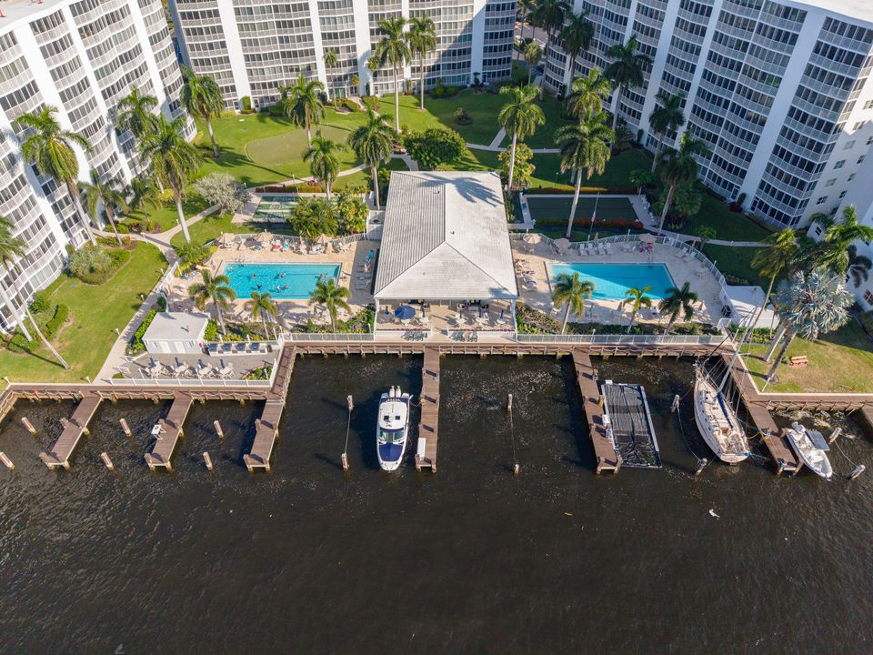 For Sale: $795,000 (2 beds, 2 baths, 1201 Square Feet)