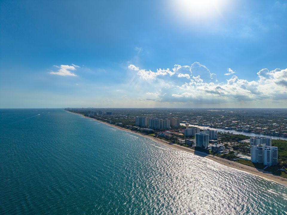 For Sale: $795,000 (2 beds, 2 baths, 1201 Square Feet)