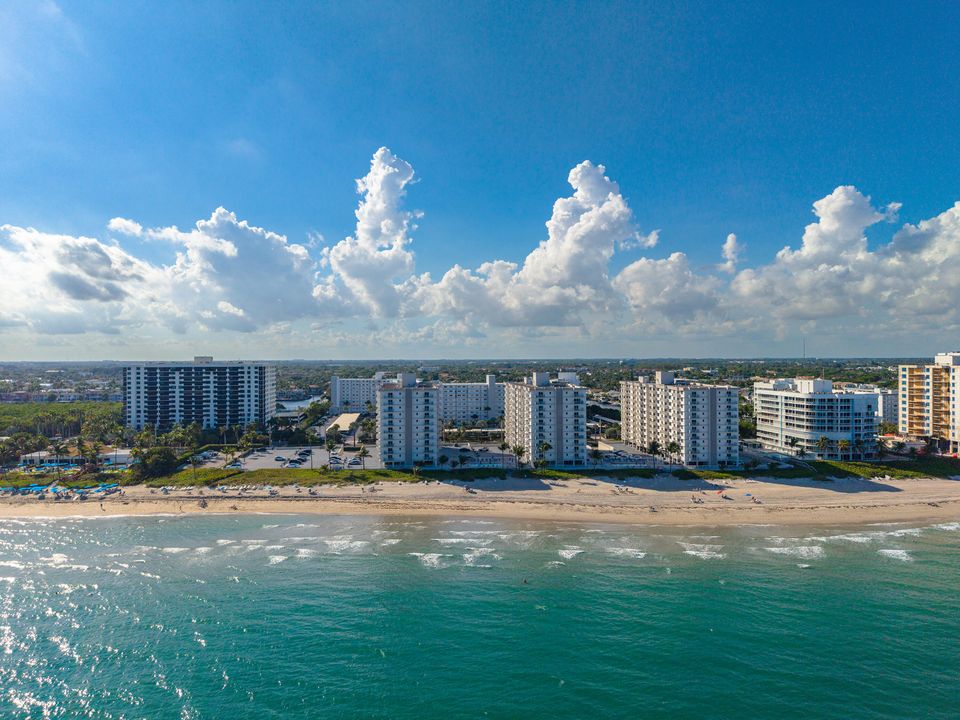 For Sale: $795,000 (2 beds, 2 baths, 1201 Square Feet)