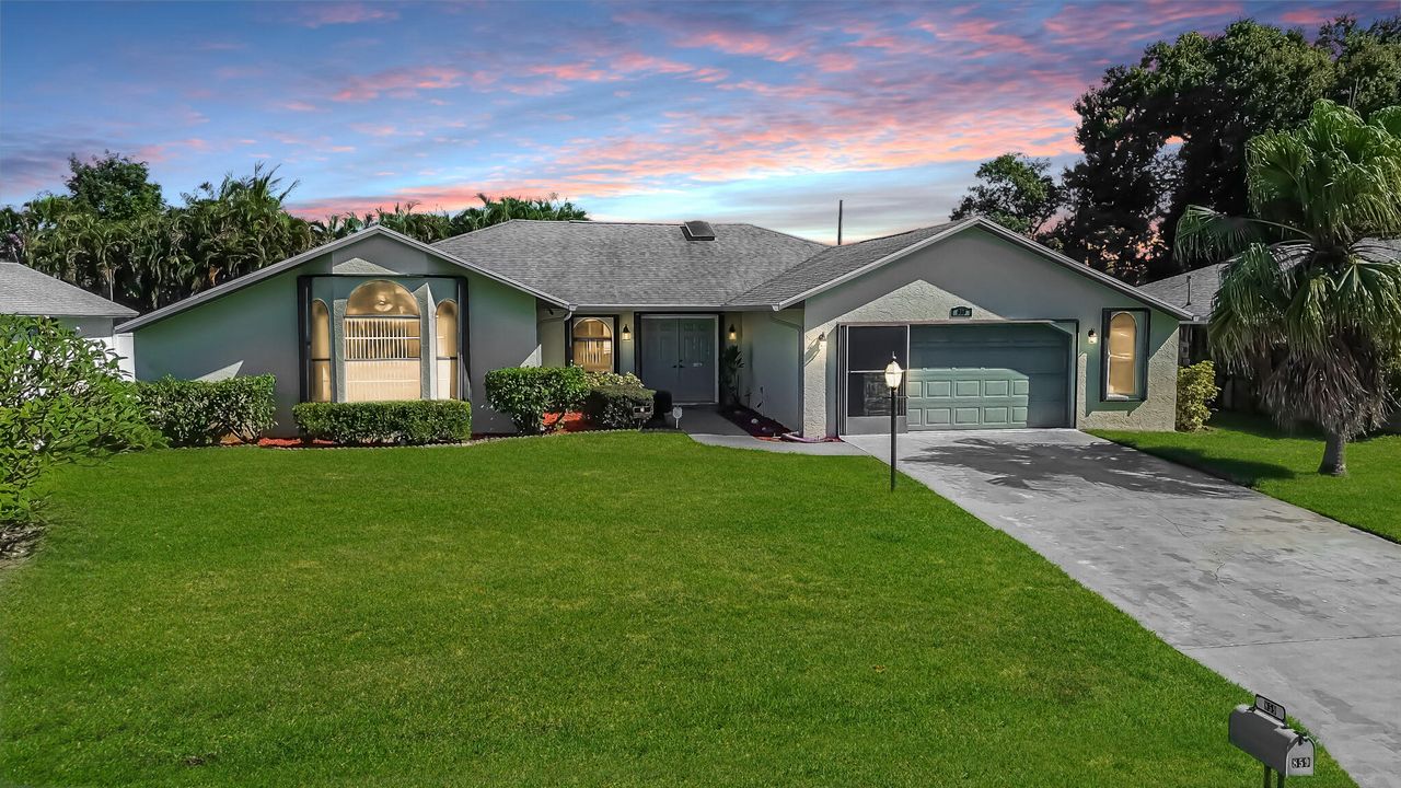 Active With Contract: $420,000 (3 beds, 2 baths, 1972 Square Feet)