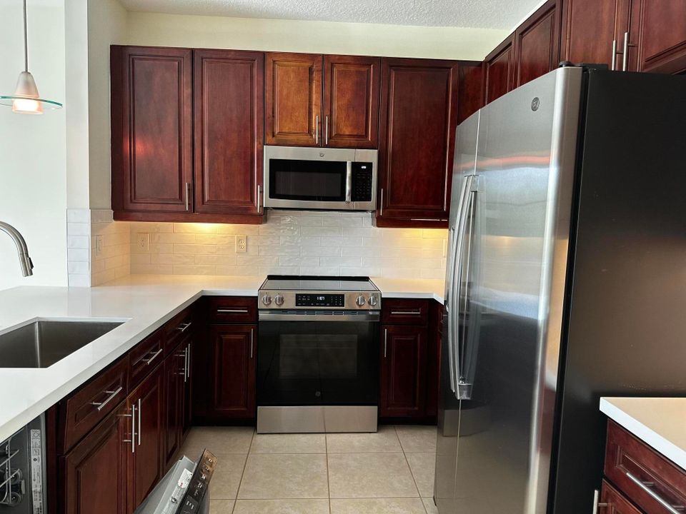 На продажу: $642,900 (3 спален, 3 ванн, 2334 Квадратных фут)