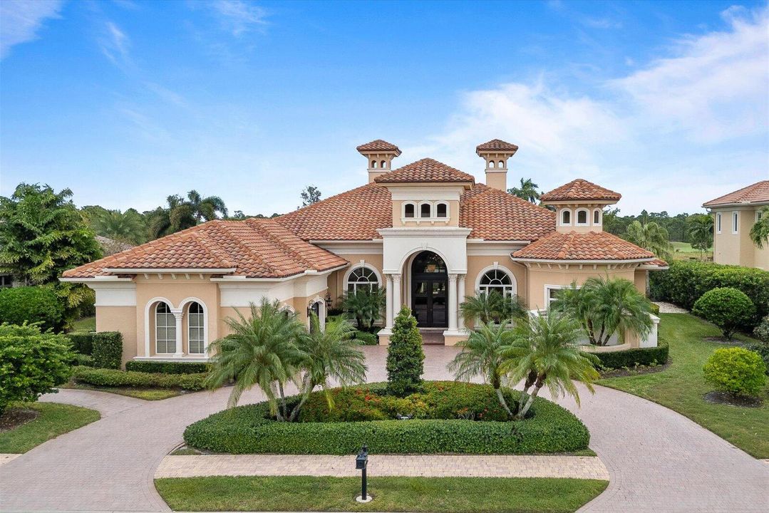 Под контрактом: $1,850,000 (3 спален, 4 ванн, 4360 Квадратных фут)