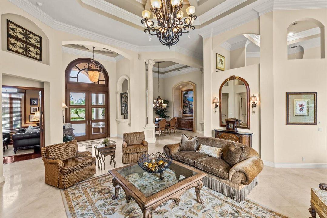 Под контрактом: $1,850,000 (3 спален, 4 ванн, 4360 Квадратных фут)