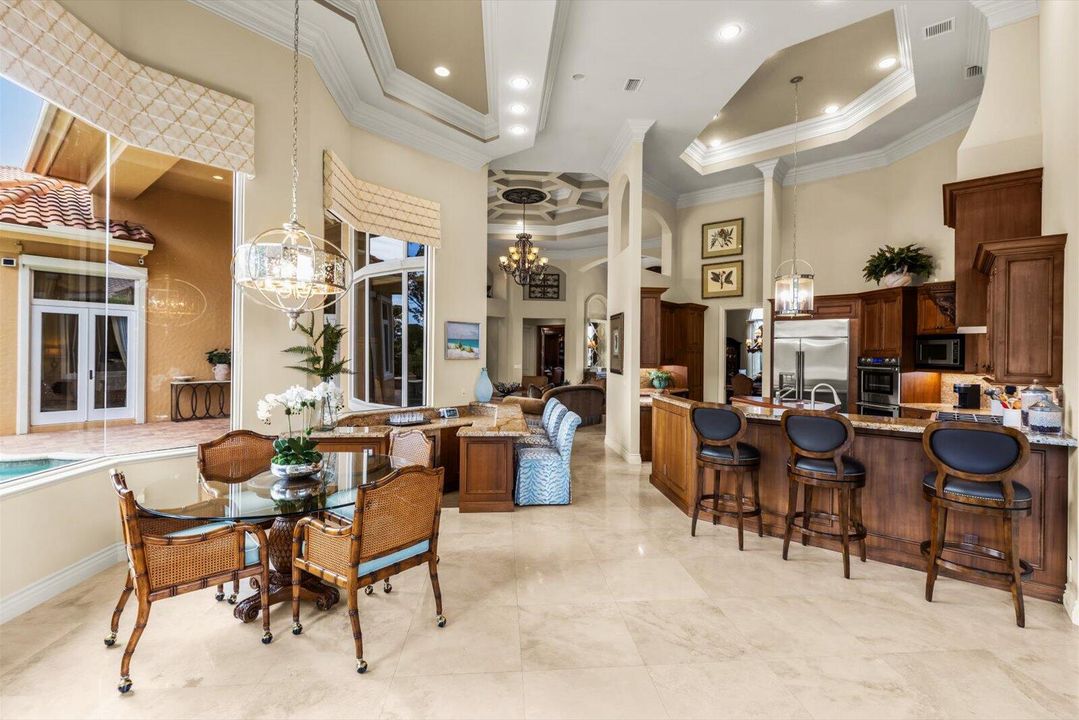 Под контрактом: $1,850,000 (3 спален, 4 ванн, 4360 Квадратных фут)