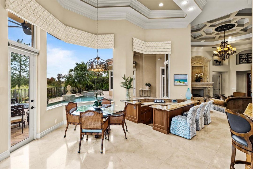 Под контрактом: $1,850,000 (3 спален, 4 ванн, 4360 Квадратных фут)