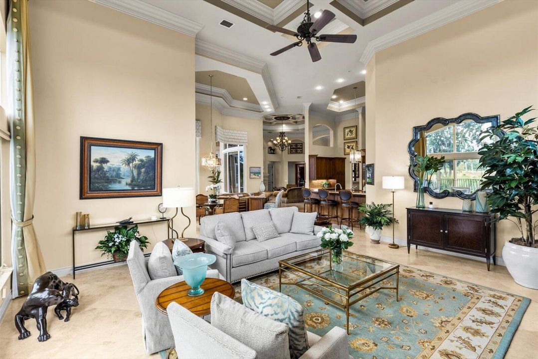 Под контрактом: $1,850,000 (3 спален, 4 ванн, 4360 Квадратных фут)