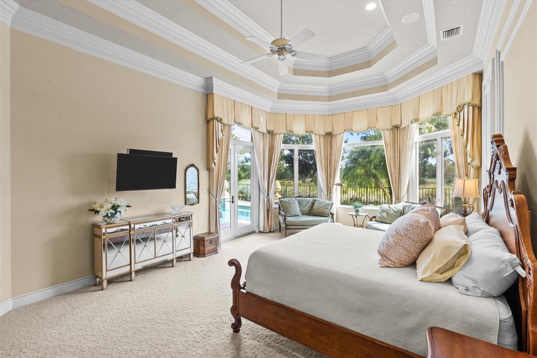 Под контрактом: $1,850,000 (3 спален, 4 ванн, 4360 Квадратных фут)