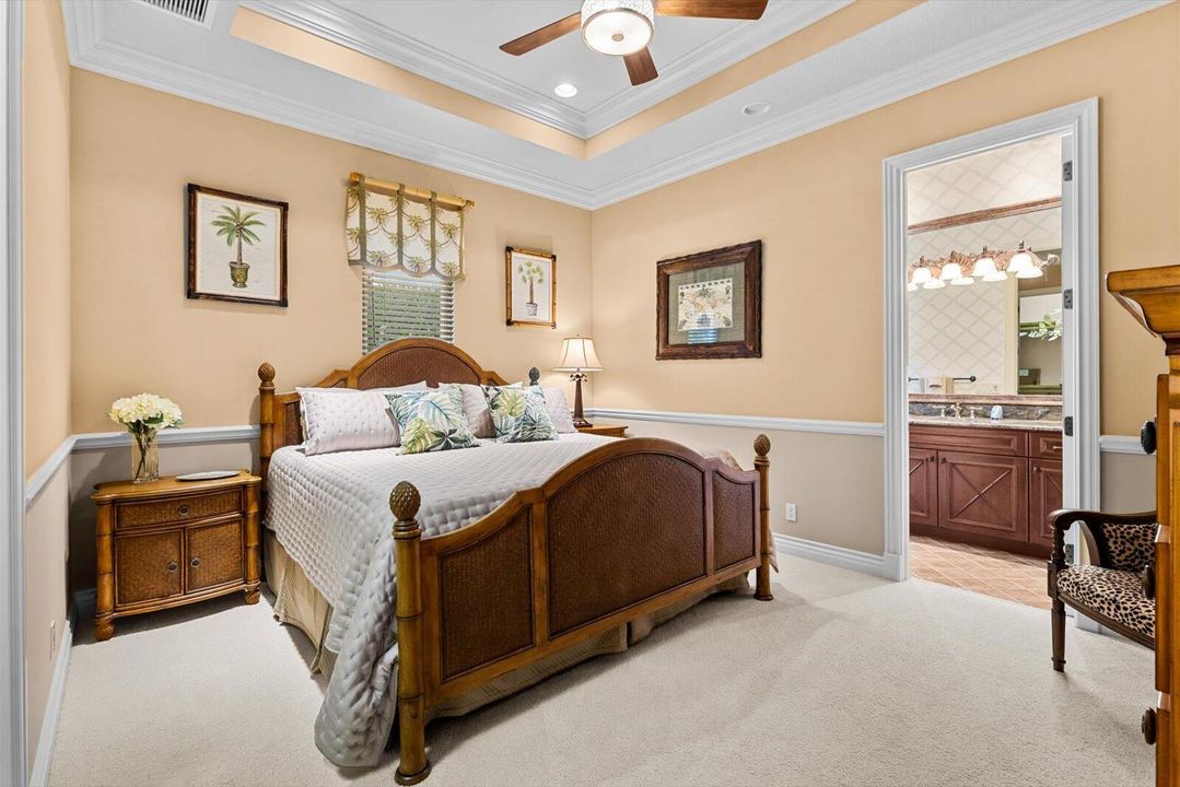 Под контрактом: $1,850,000 (3 спален, 4 ванн, 4360 Квадратных фут)