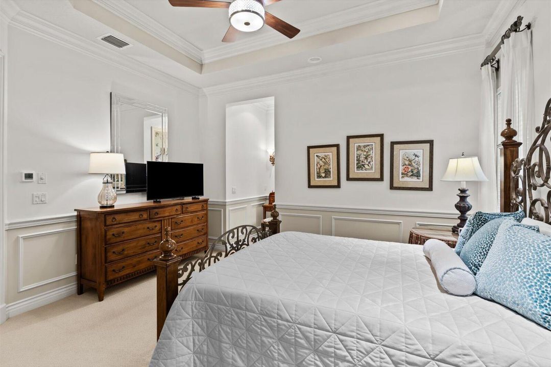 Под контрактом: $1,850,000 (3 спален, 4 ванн, 4360 Квадратных фут)