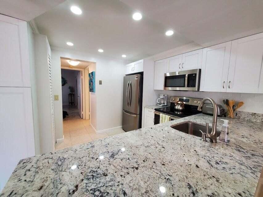 В аренду: $5,000 (1 спален, 1 ванн, 860 Квадратных фут)