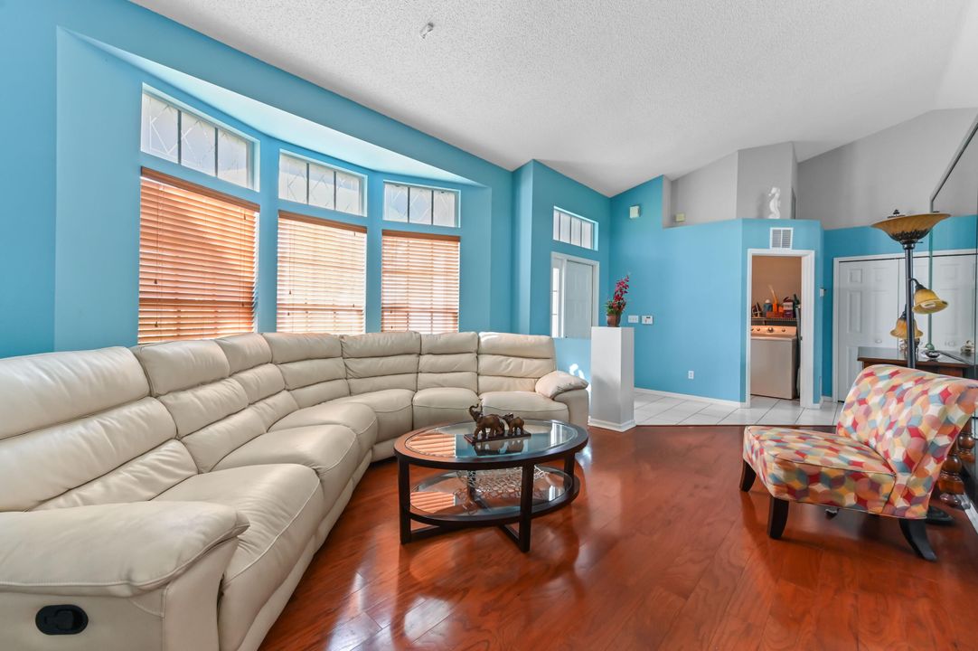 For Sale: $480,000 (3 beds, 2 baths, 1689 Square Feet)