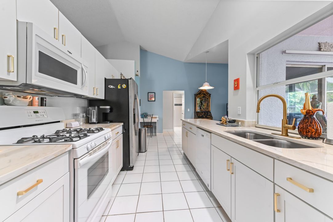 For Sale: $480,000 (3 beds, 2 baths, 1689 Square Feet)