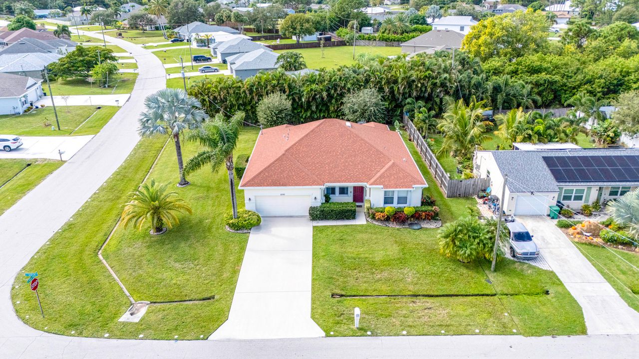 For Sale: $450,000 (3 beds, 2 baths, 1994 Square Feet)