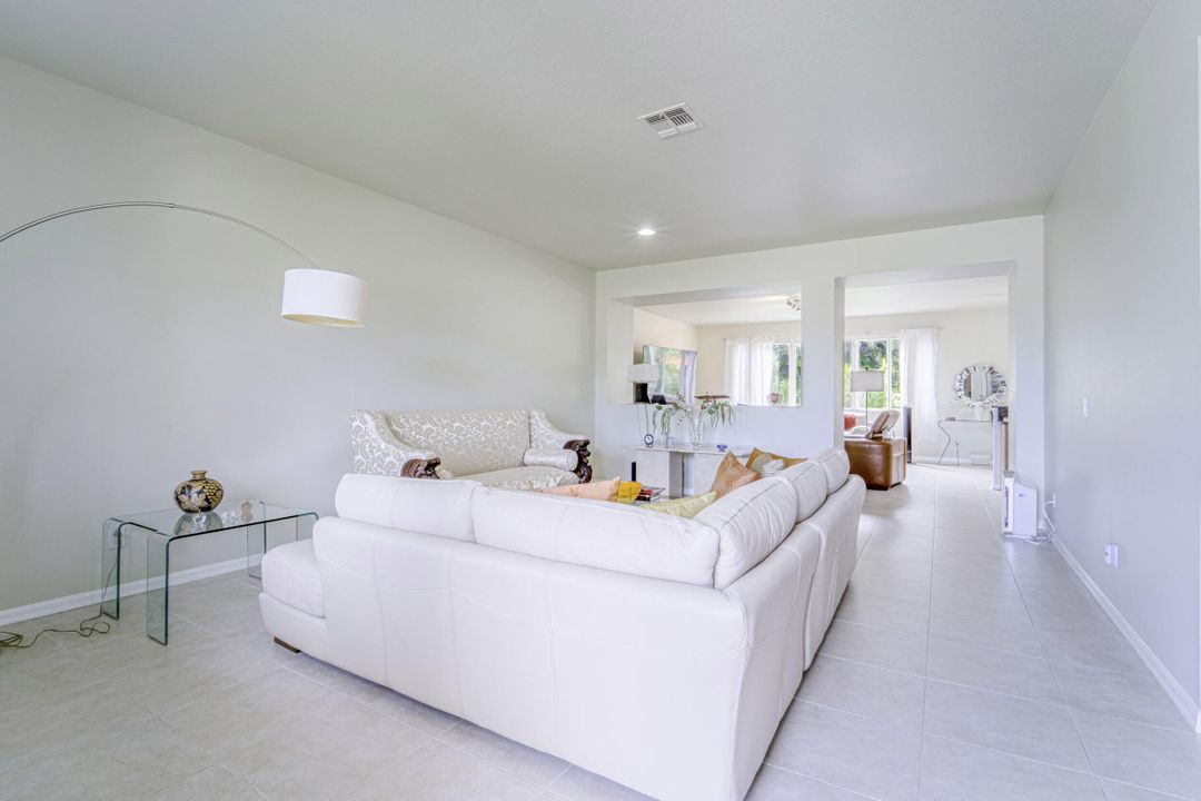 For Sale: $450,000 (3 beds, 2 baths, 1994 Square Feet)