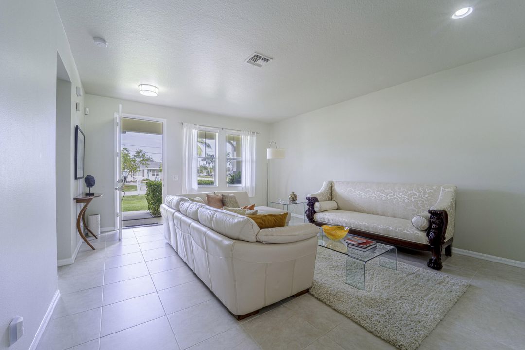 For Sale: $450,000 (3 beds, 2 baths, 1994 Square Feet)